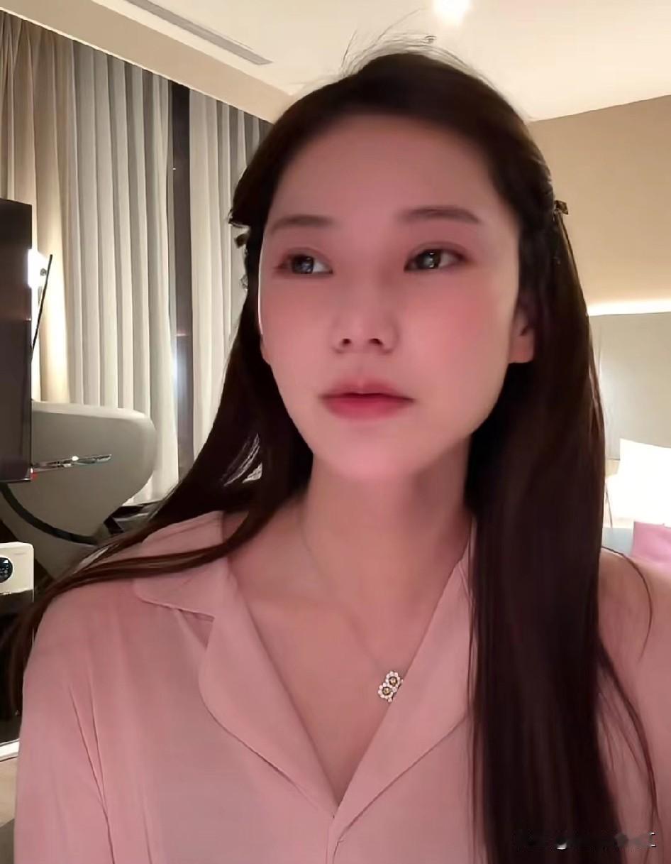 马筱梅:我觉得坐月子就是在休息！汪小菲直播的时候我一直在阻止！

刚刚，马筱梅直