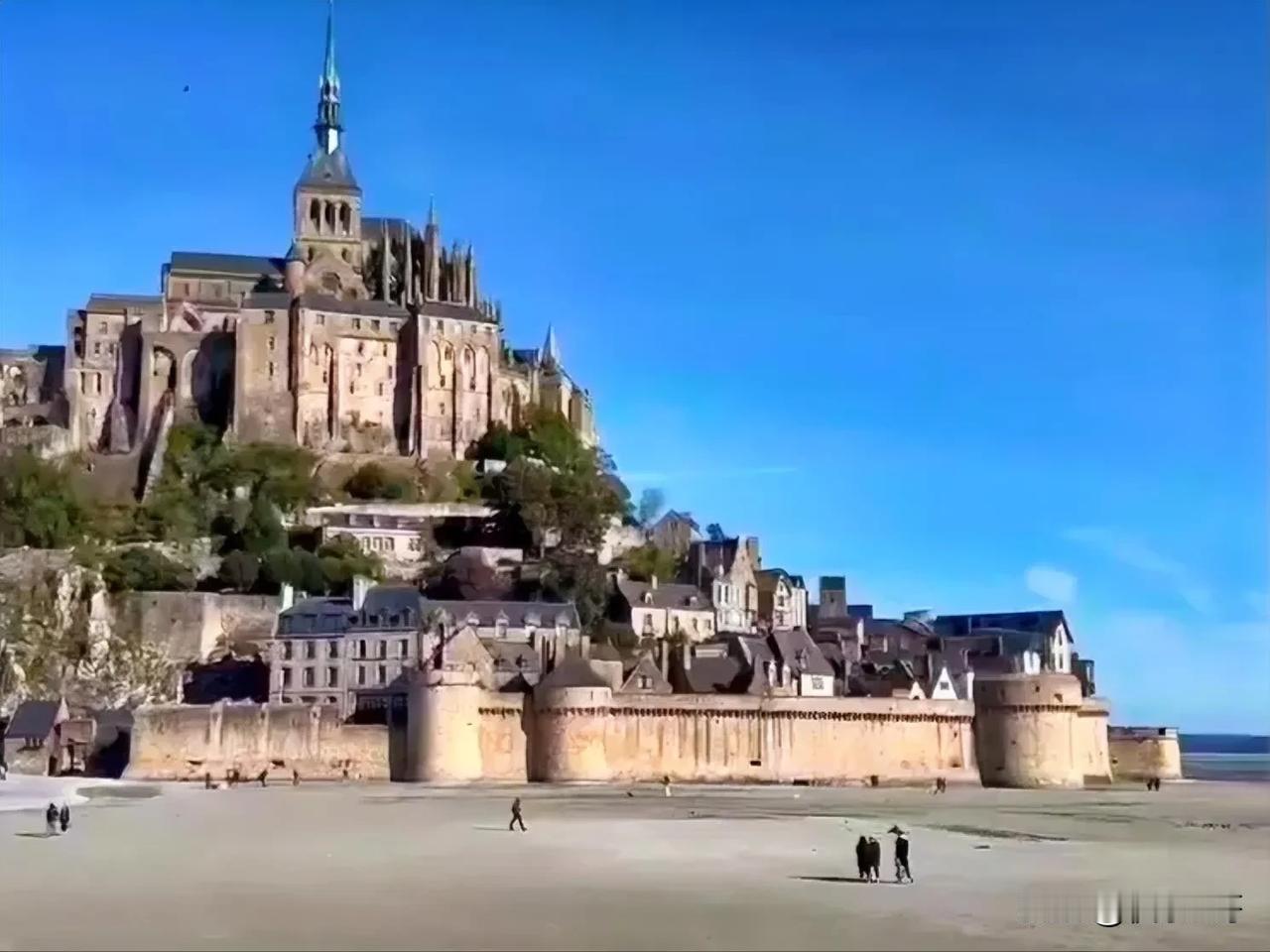 福彩快乐 8 第 256 期选号思路：锁定小冷号码与热号码。
 
在第 255 