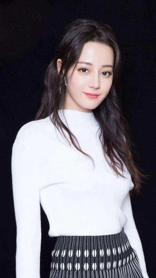 迪丽热巴的吸粉能力为啥这么强？说白了，她活成了很多人理想中的样子——明明可以靠脸