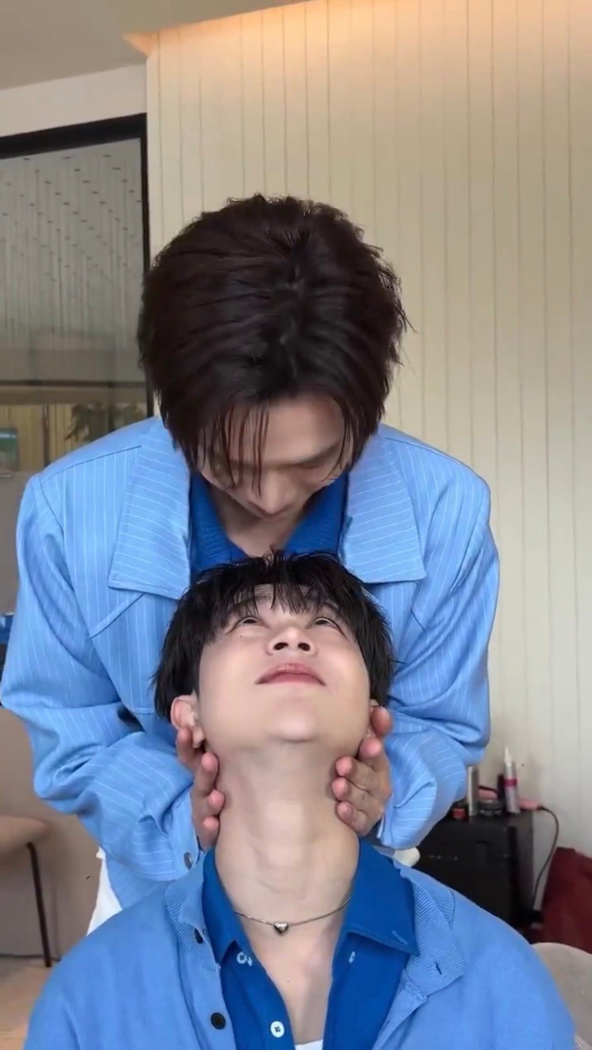 也就一模一样吧ಥ◡ಥ 