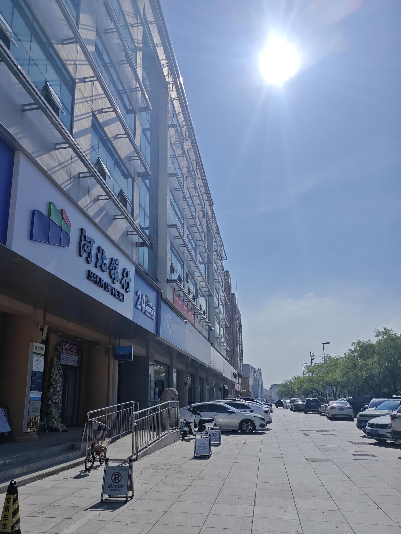 那时候存的时候，年利率是3.15%，三年下来的利息觉得还尚可。
可眼下，中小银行