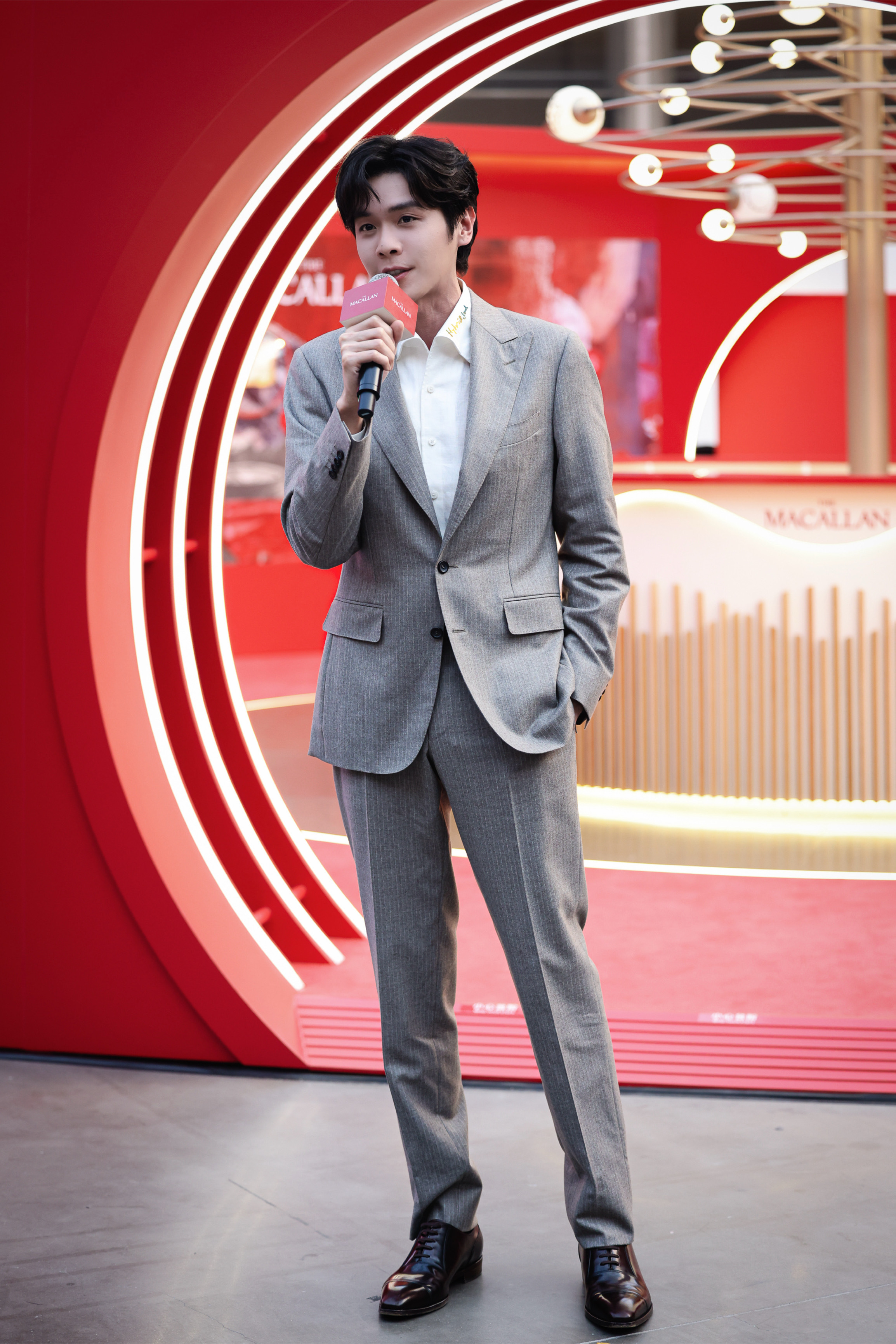 张若昀︱麦卡伦雪莉桶︱上海品鉴活动20251113现场互动饭拍H站拍的这张全身真