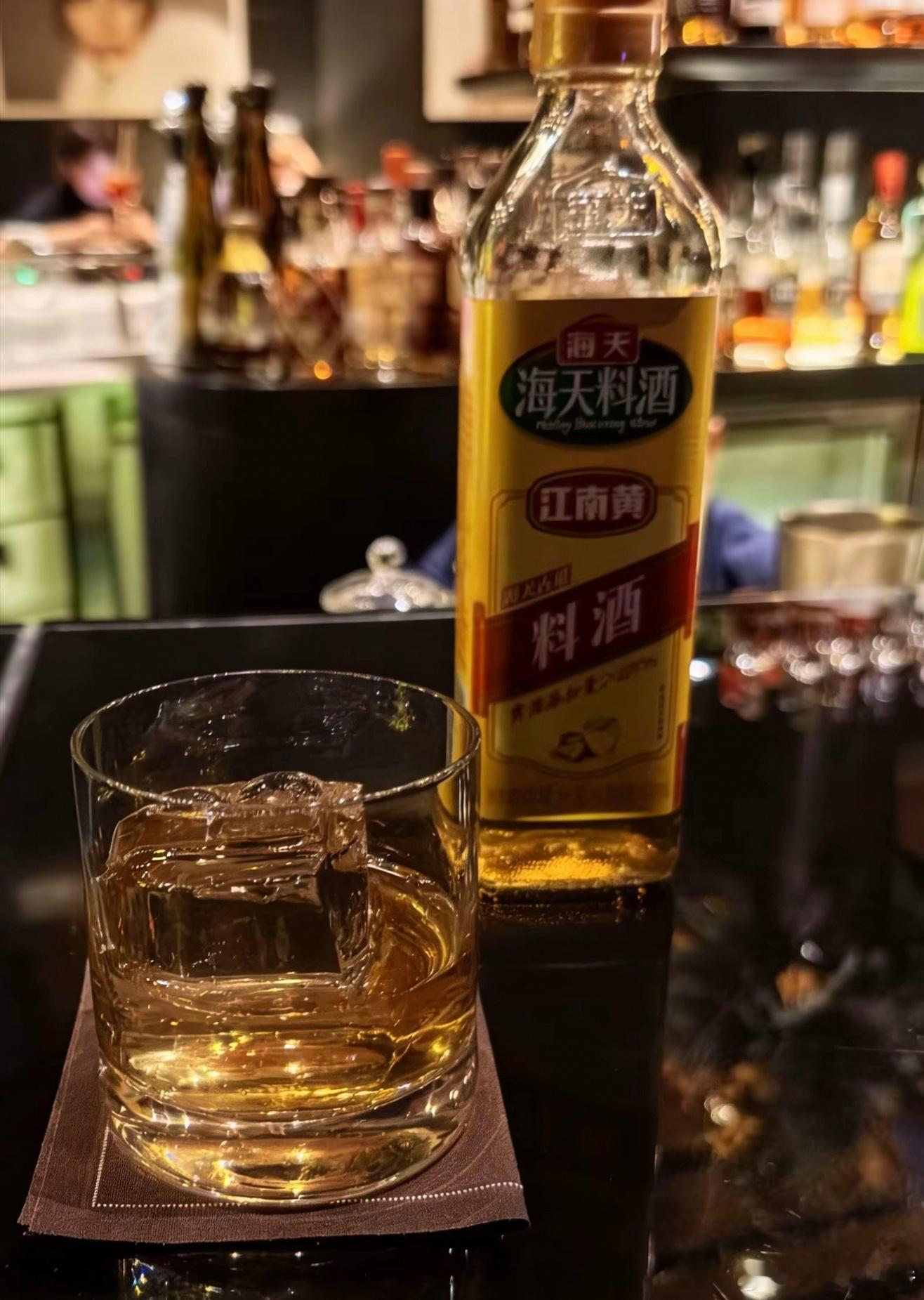 挺不愿意和你们这帮没文化人一起交流，我这叫高雅！你们懂数码吗？ 