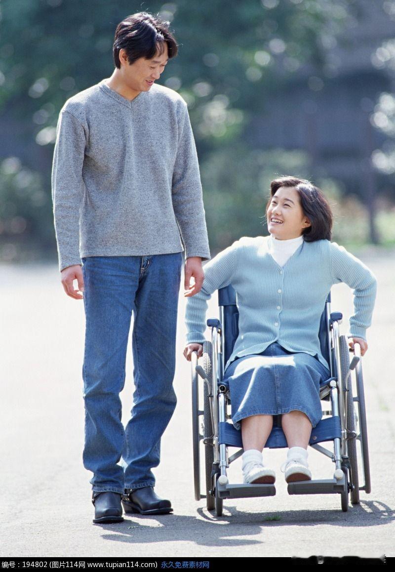 有一个高位截瘫的女人，找了一个健全的人，对方跑外卖的，工作辛苦，收入很一般。
婚