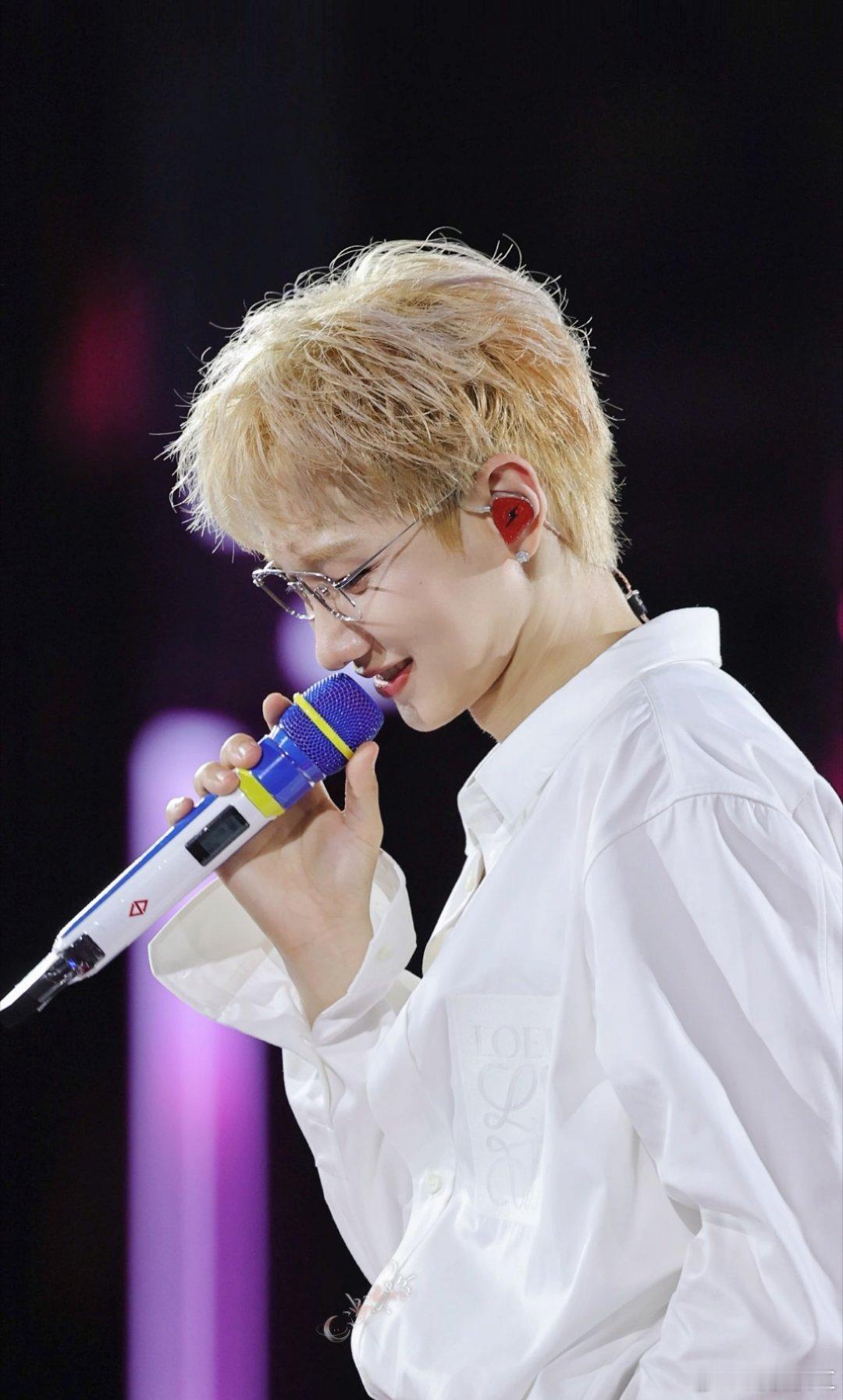  汪苏泷杜比十万伏特首发痛楼狠狠被汪苏泷圈粉！上海张园杜比十万伏特首发痛楼排面拉