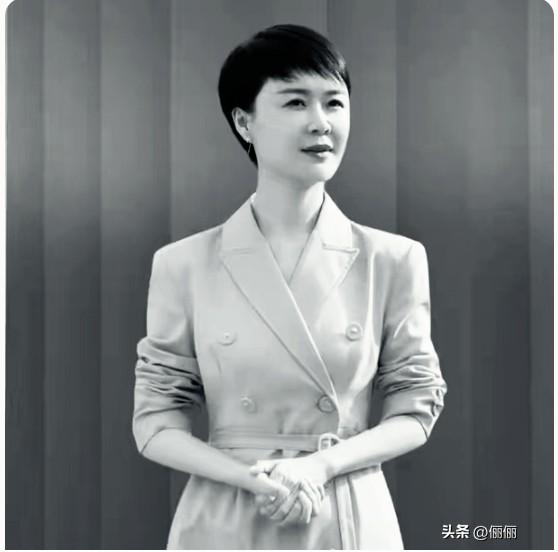 我就纳了闷了，贺娇龙才刚走，一堆人盯着人家下葬时间在那瞎琢磨什么？

14号人没