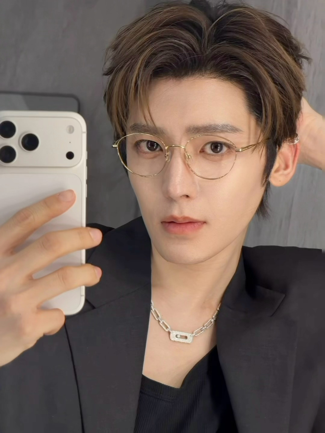 侯明昊真的永远给人一种非常有高级感的人。 