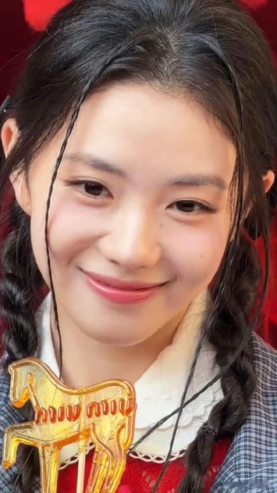 MiuMiu大合照双C位刘浩存赵今麦MiuMiu大合照双C位Miu Miu大合照