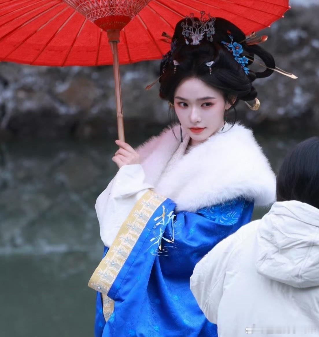 吴谨言新剧《凤不栖》发型是抄袭的林允《归鸾》的吧 