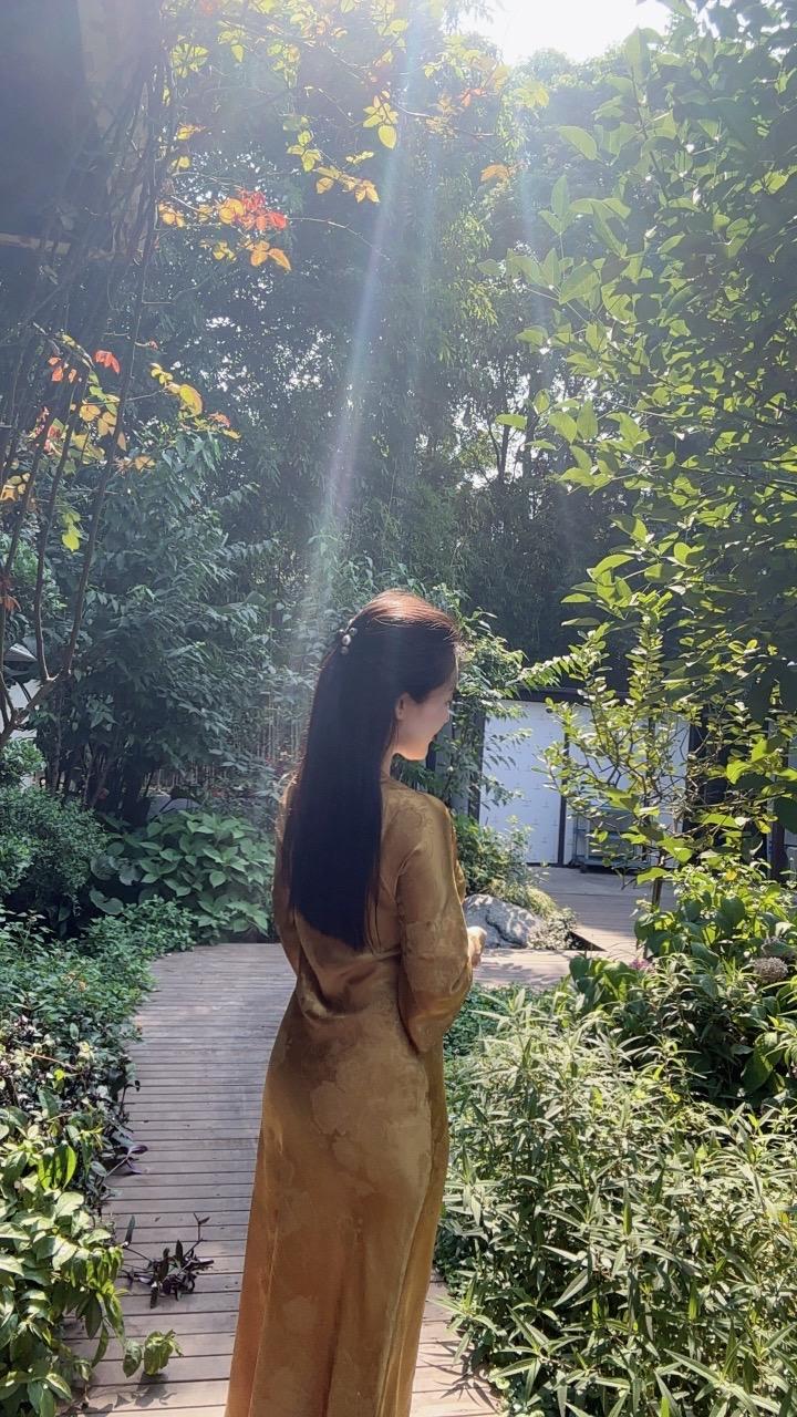内心丰富的人才永远年轻～ 年龄绝对不是衡量年轻的标准～ 而是一个人的灵魂～