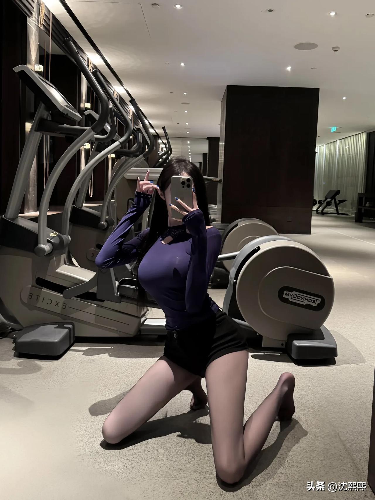 女生丝袜的寿命跟什么有关丝袜的厚度，厚丝袜相对薄丝袜更耐穿。