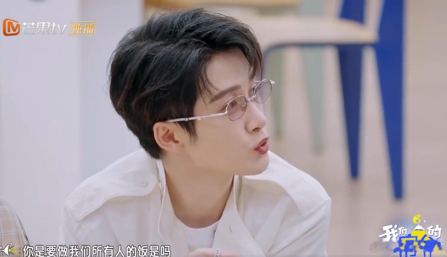 杨迪明目张胆的预制菜谁懂啊！杨迪化身 “迪管家” 整预制菜，还搞出 “杨氏满汉全