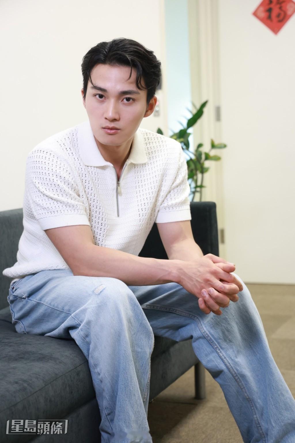 星岛：周嘉洛幸获“郑官”角色突破束缚 曾自觉困在金城安式演戏框架入行十年的周嘉洛