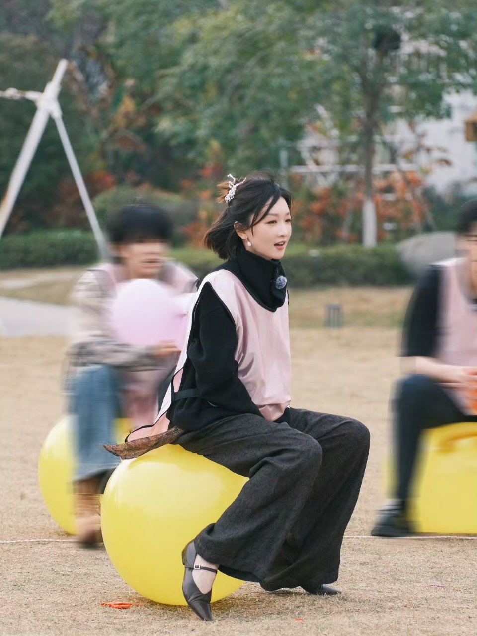 周冬雨不做演员想去养驴周五晚高疯周冬雨养驴计划可以说是逻辑满分，既满足了养小动物