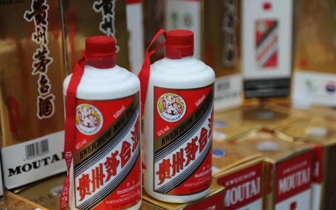 2025年茅台正式出炉年度财报，创下上市多年来首次营收、净利润双双下滑的记录，这