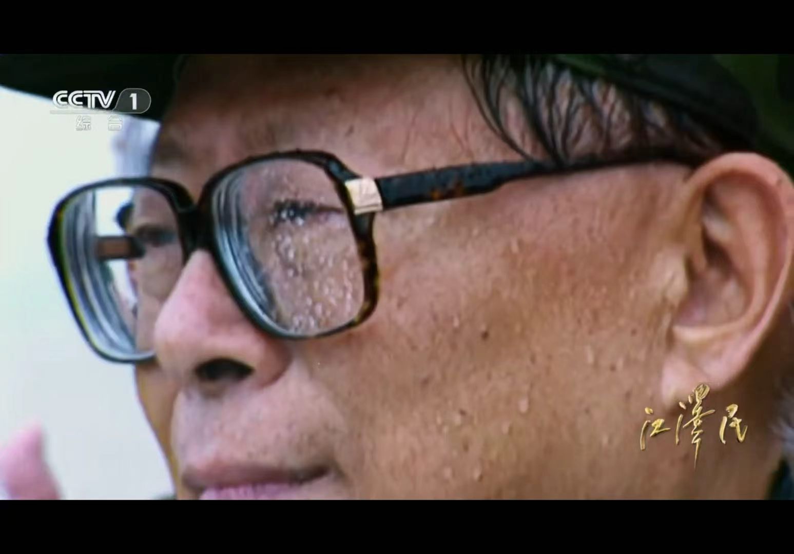 98年抗洪来了 ，我小时候第一次对灾难的理解就是这次，电视里面都是解放军抗洪的报