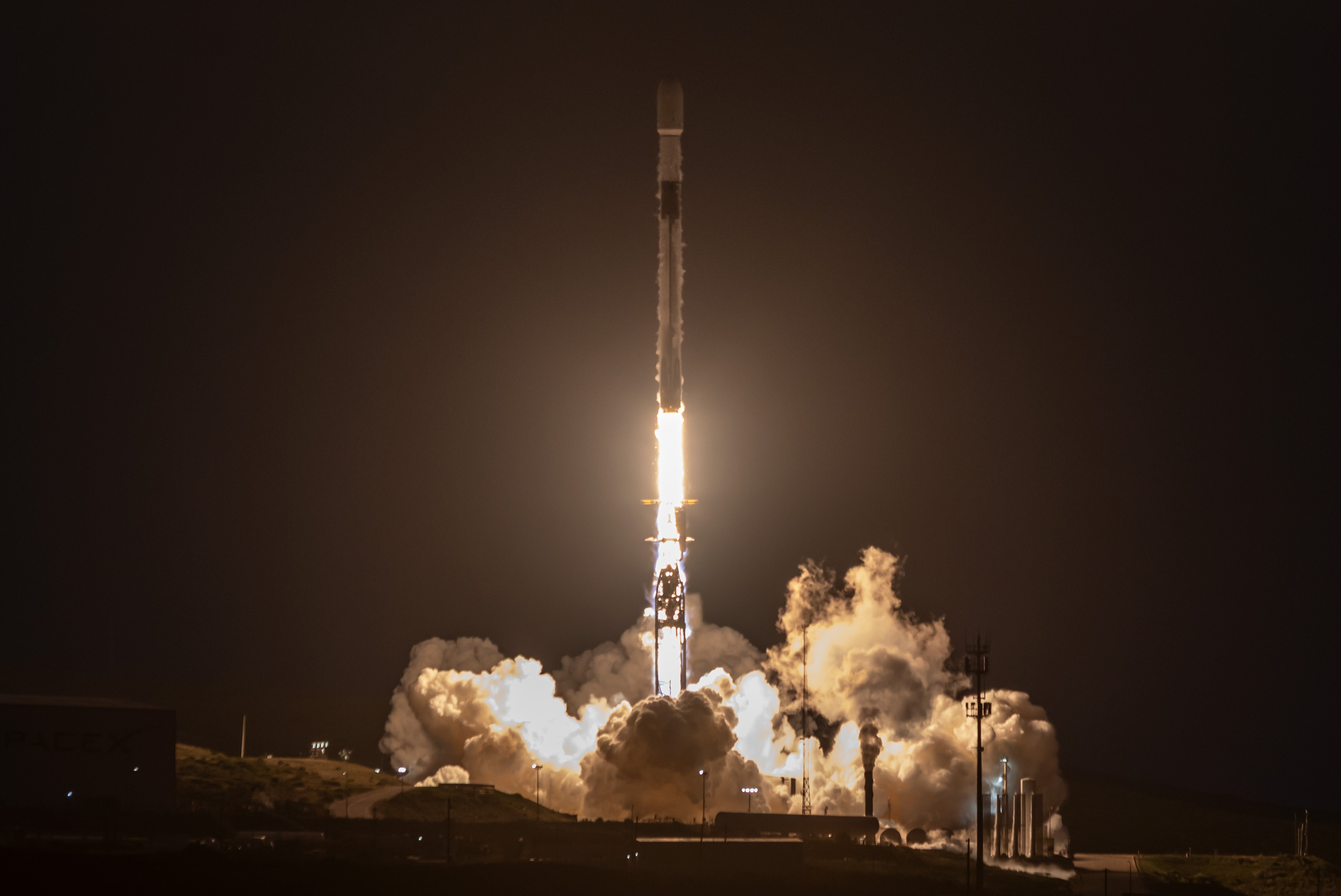 今天11:30，SpaceX在范登堡太空军基地SLC-4E，使用Falcon 9