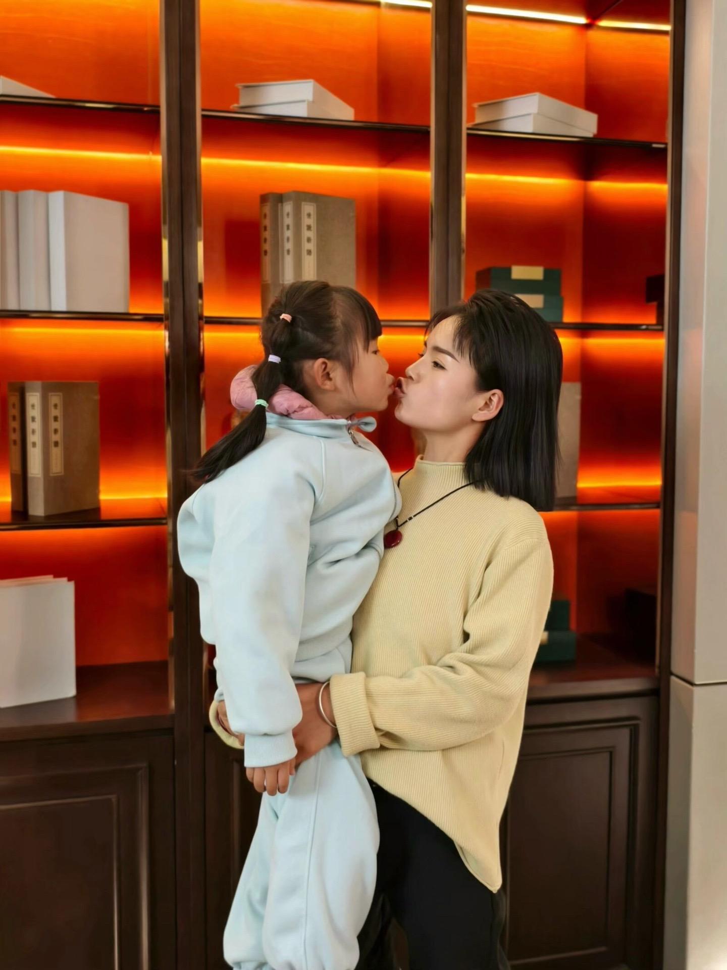 别看我一个外姓，给他们三治得服服帖帖的😂