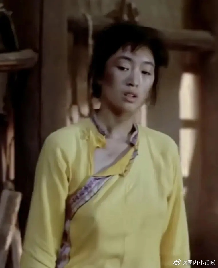 过去no bra是不是根本不算事。巩皇都不在意。 