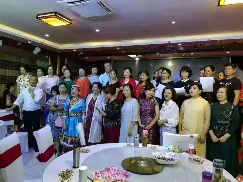 五十岁以后苦不苦，确实因人而异。关键在于认知的差异，苦与不苦实则是个人精神世界的
