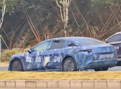 比亚迪全新轿车谍照曝光，预计定位高于汉L。 