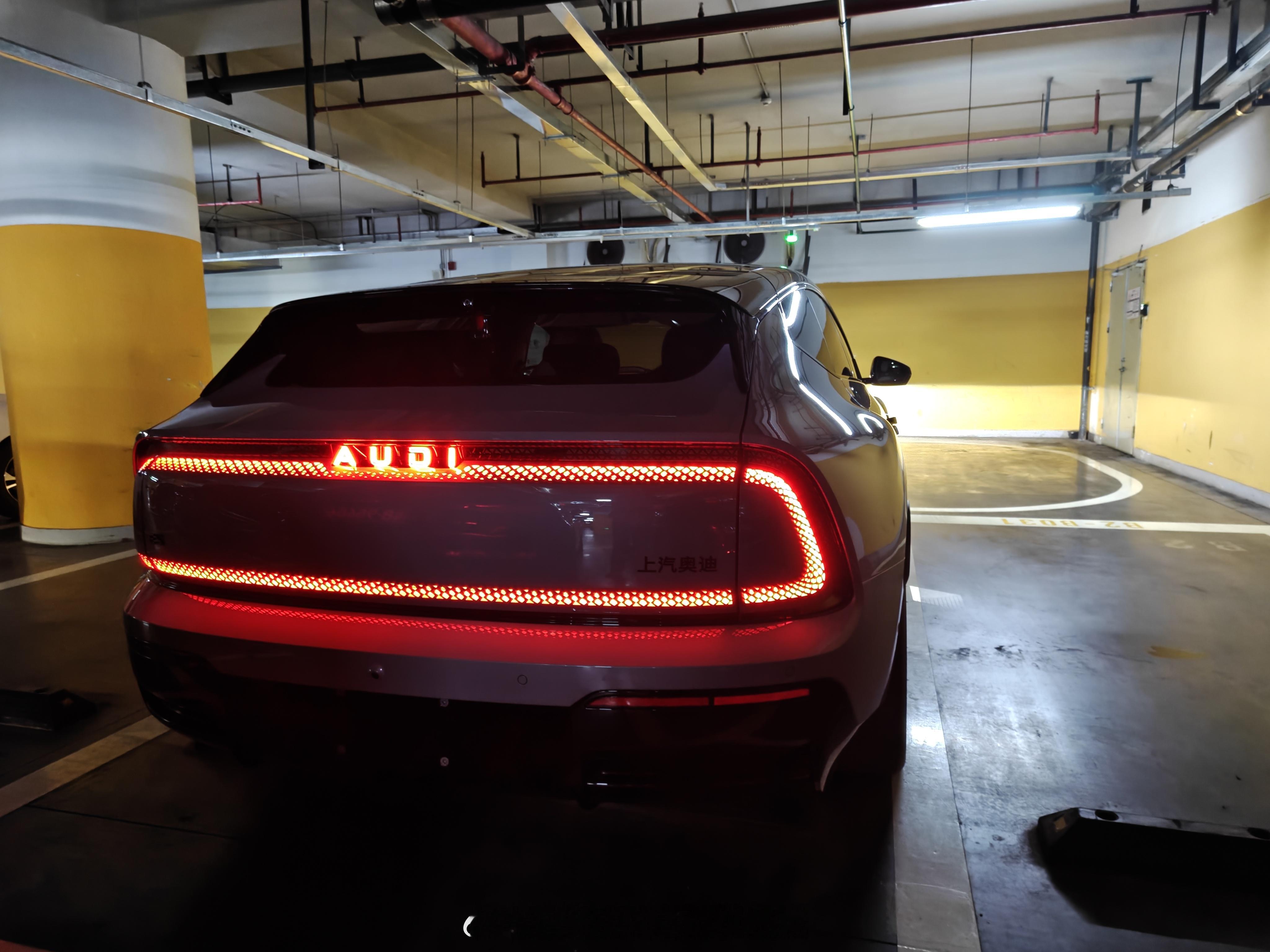 旅行车跟着我还没旅行过，倒是搬了不少砖两个行囊加托运用的器材箱，完全没问题。主要