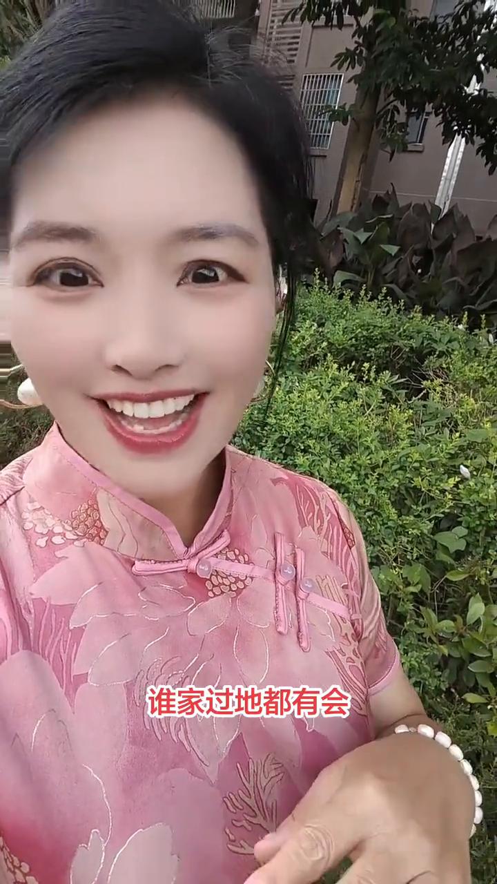 夫妻两人一张床，争议吵架很正常。床头吵架床为何有话尽量好好讲？恩爱时候是个宝，吵