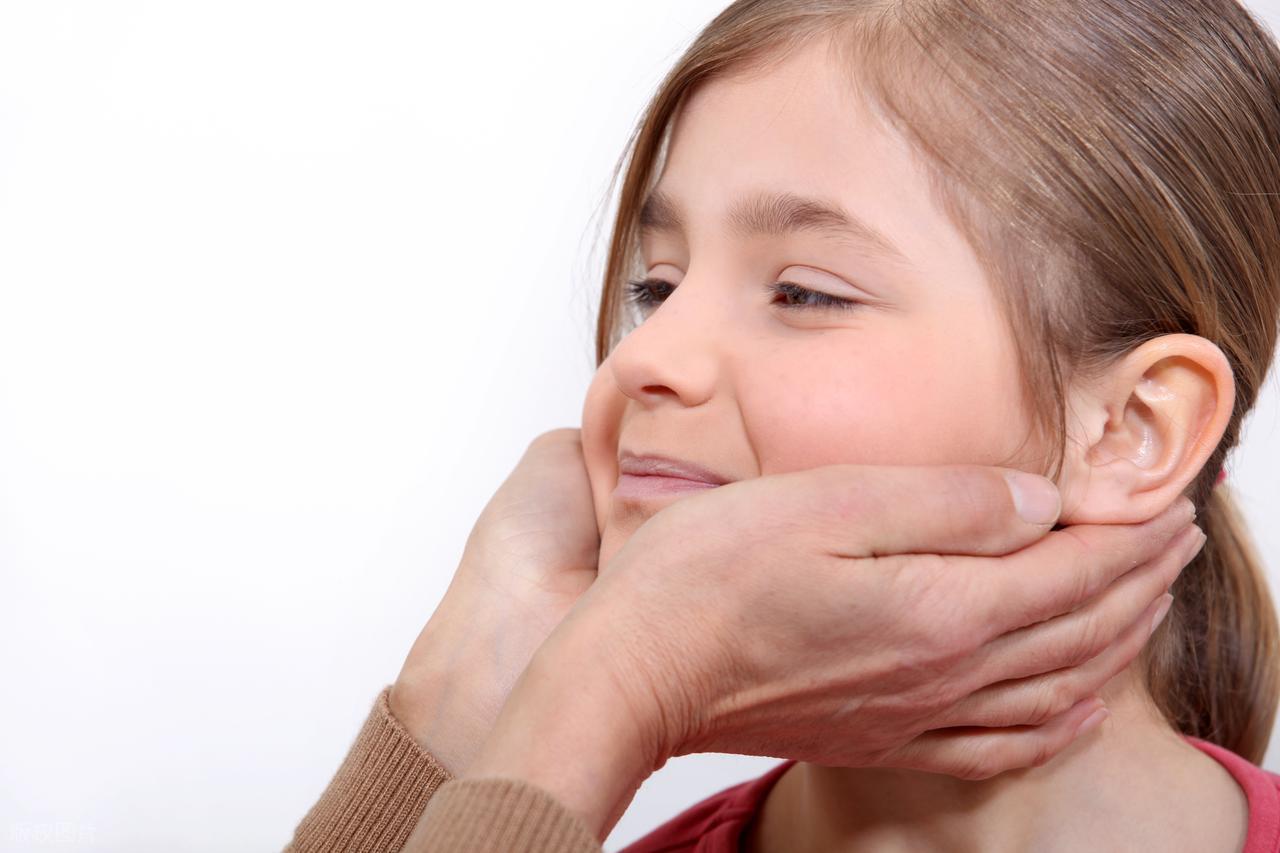 昨晚又是没睡好的一夜，不得不来吐槽一下😫
都怪我家那个4岁的小祖宗，晚上睡觉呼