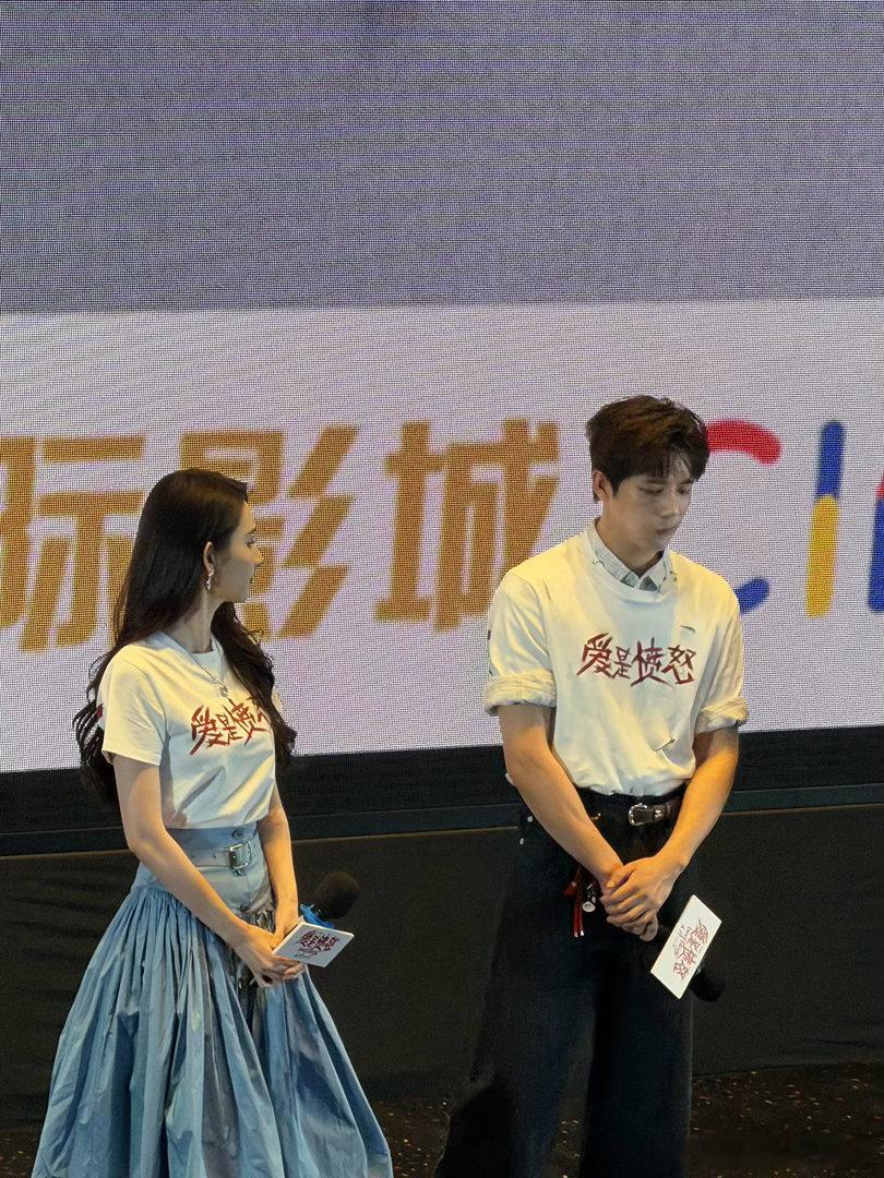 王玉雯爱是愤怒路演生图状态王玉雯爱是愤怒路演状态王玉雯《爱是愤怒》路演线下状态封
