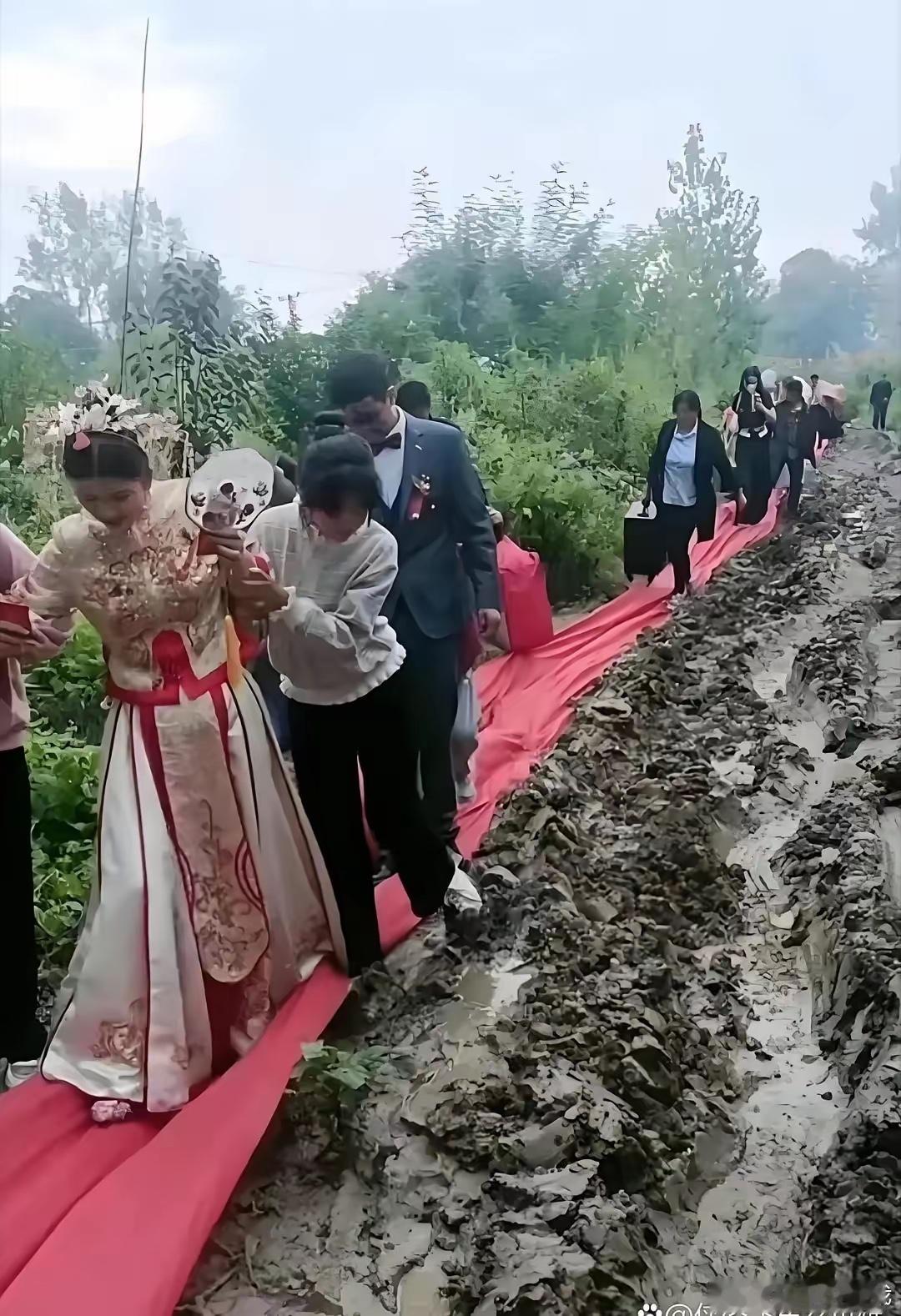 新娘嫁到这种地方，将来一定回后悔吧。 