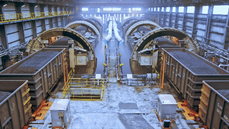 我年轻的时候，抡大板锹卸煤，半天能卸一车皮，那是一顿饭吃20个馒头的月子。

现