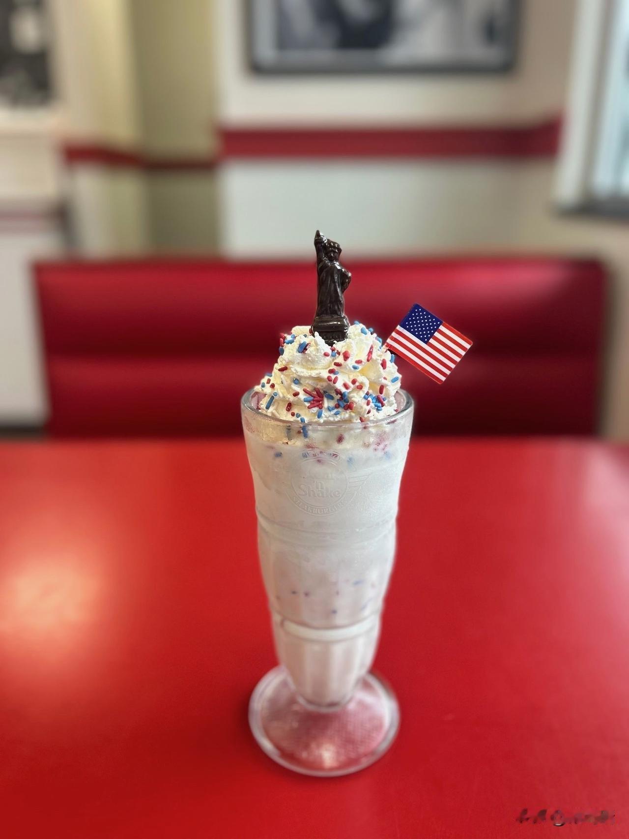 最新消息：MAHA联盟连锁餐厅Steak 'n Shake宣布推出“爱国者奶昔”