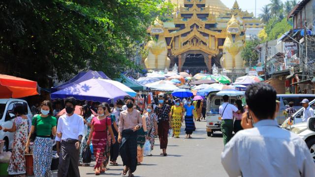 寺庙|缅甸新年即将来临，仰光大金塔内好不热闹