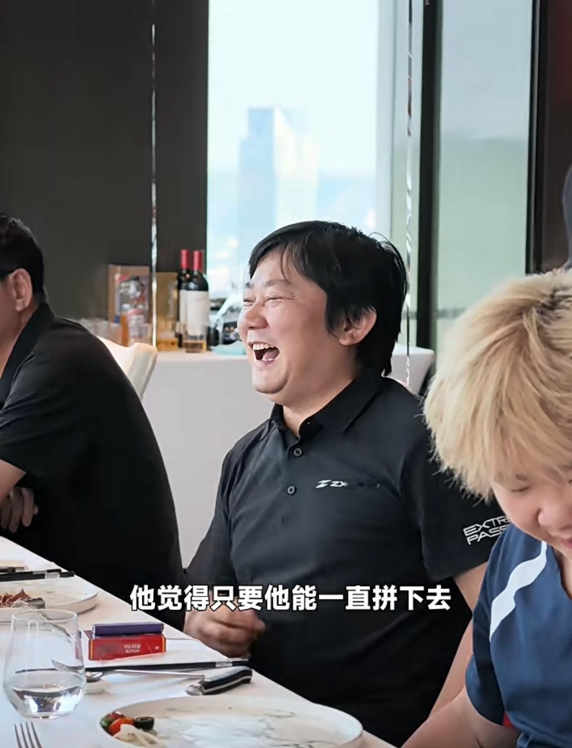 张雪带儿子张擎天款待德比斯

8月17日，张雪机车车手德比斯开启中国行，张雪机车