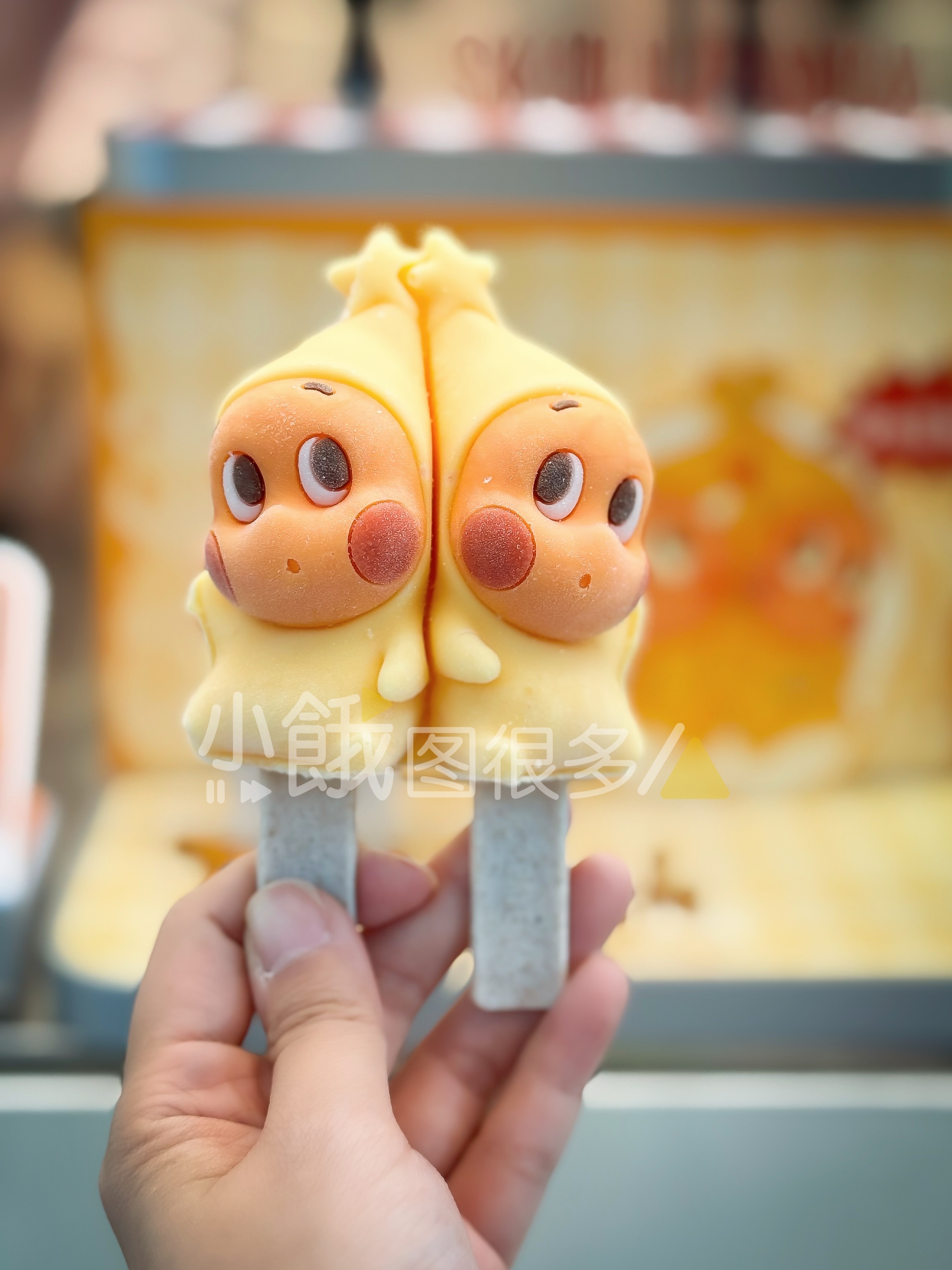 星星人 没想到今天在三里屯路口等车的时候遇到泡泡玛特冰激凌车，吃到了乐园款星星人