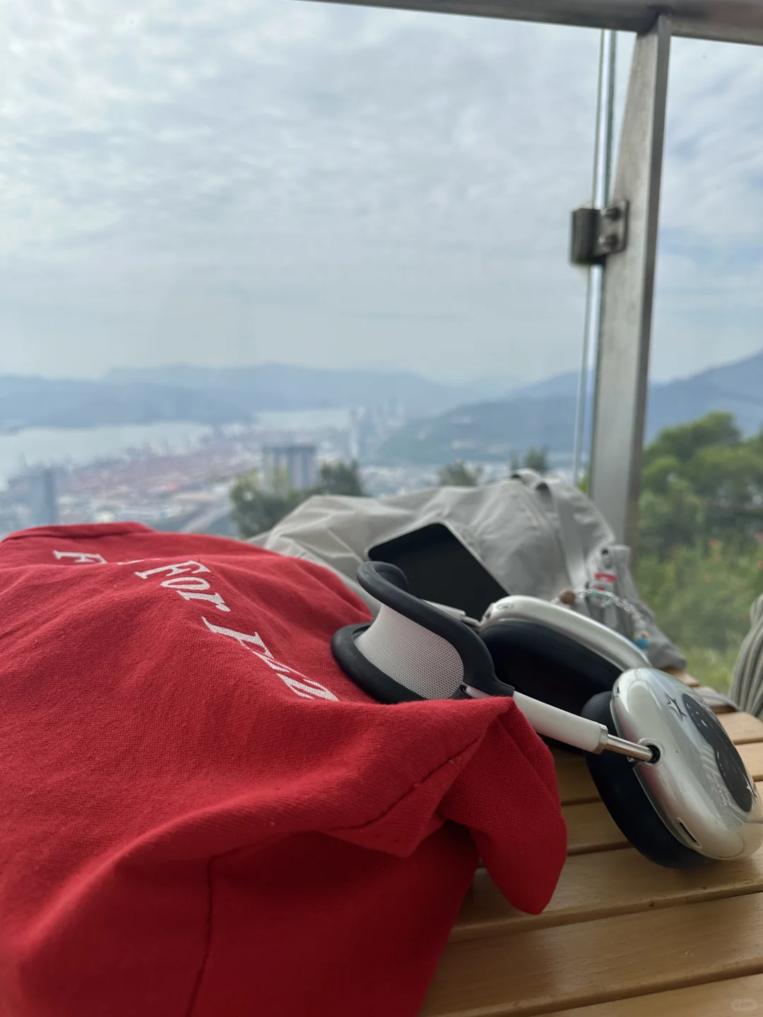 山顶去了，风景很好