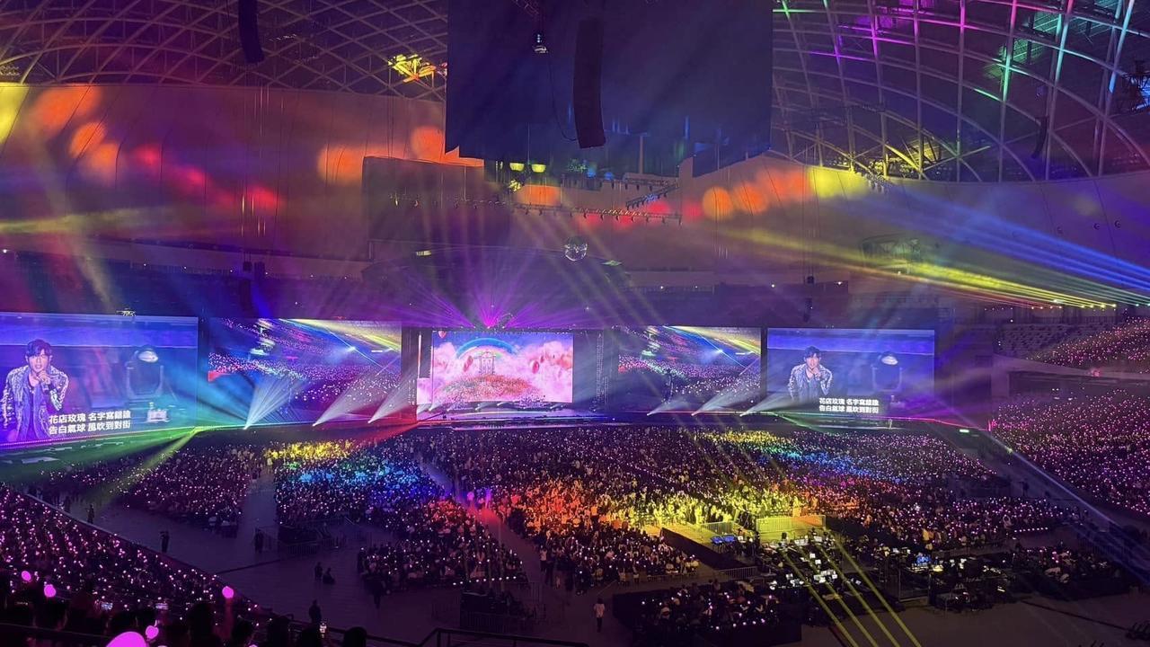 分享周杰伦台北大巨蛋演唱会现场高清图啦，谁的青春记忆，谁还记得是哪一首歌让你喜欢
