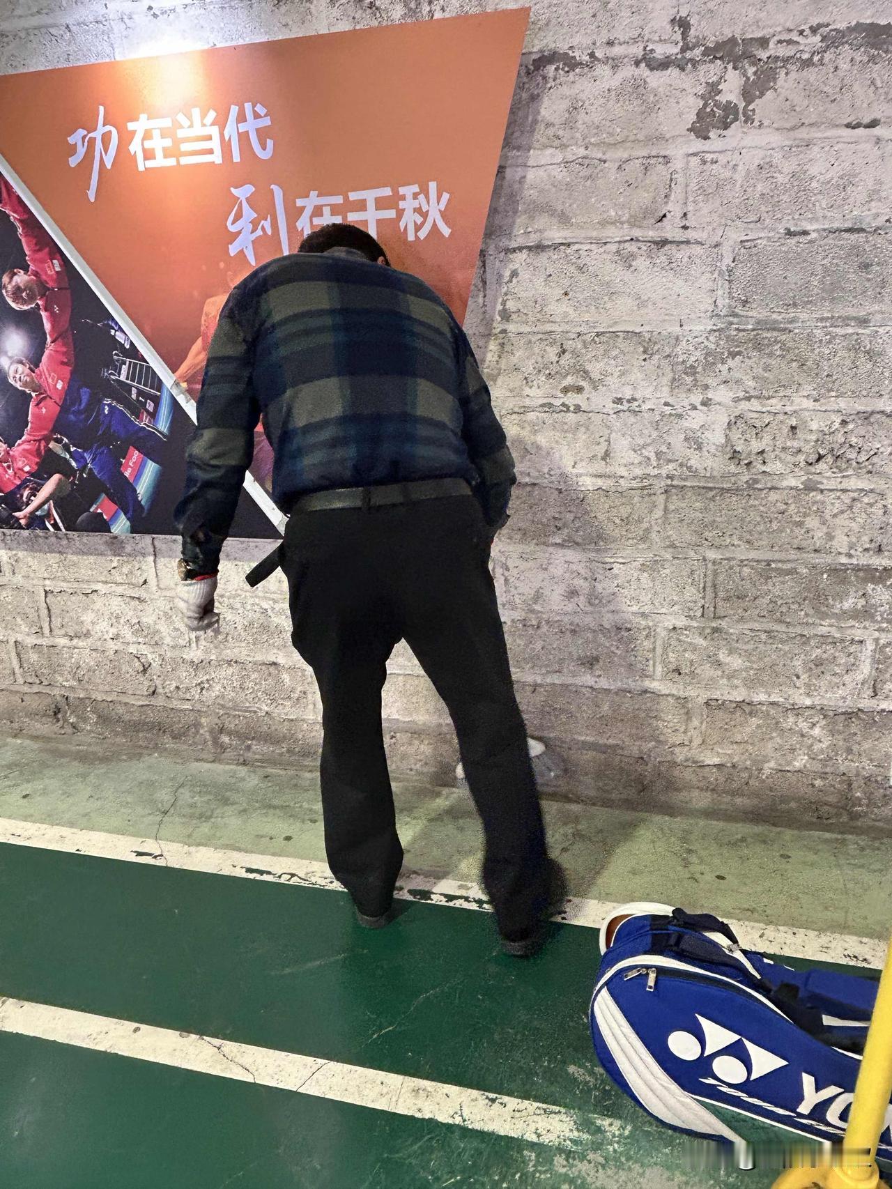 必须要夸夸这里了！

今天我们球队成员又来防空洞集合了，必须要夸夸这里了。

来