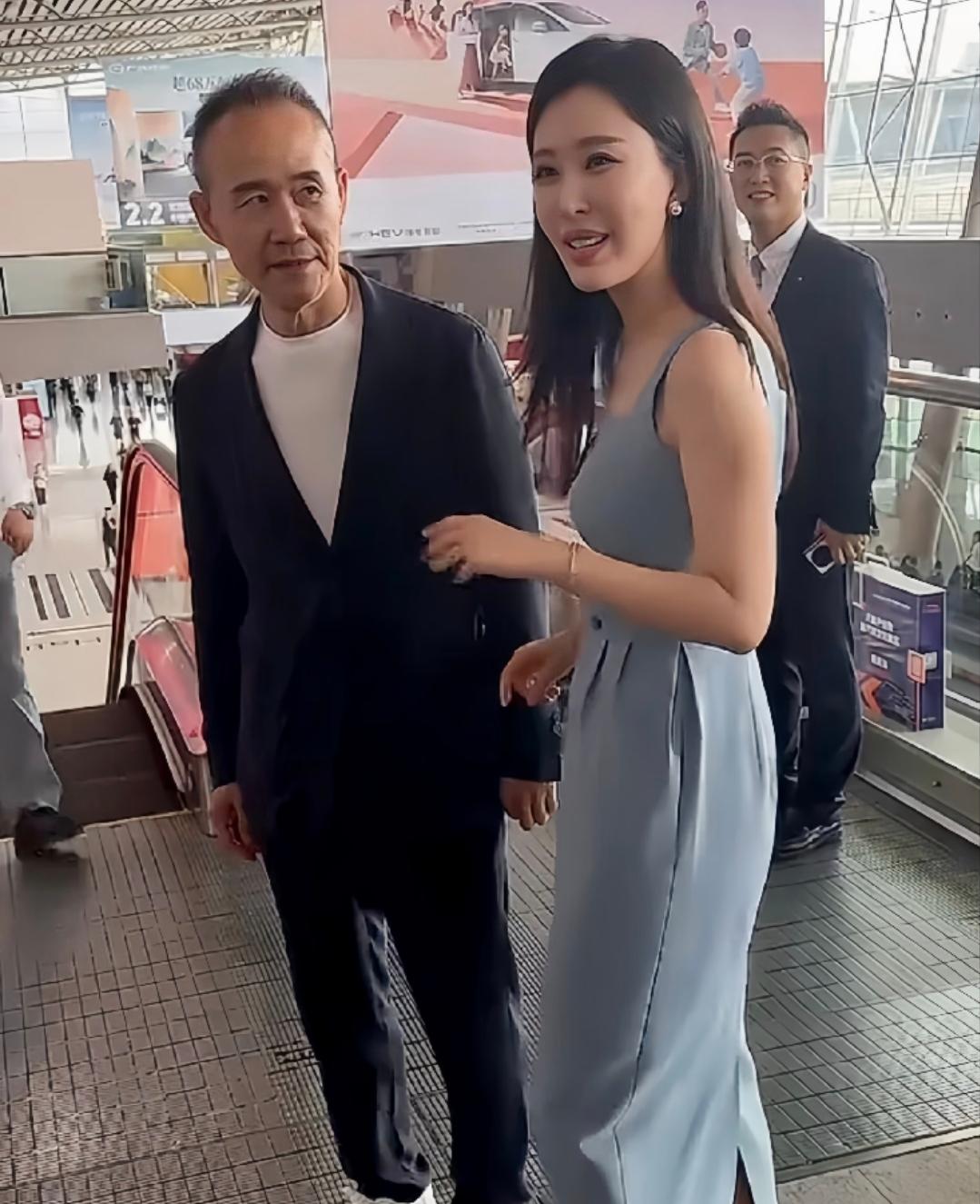 王石随口一句大实话，让田朴珺的“独立叙事”晃了三晃。

聊到太太的事业版图，这位