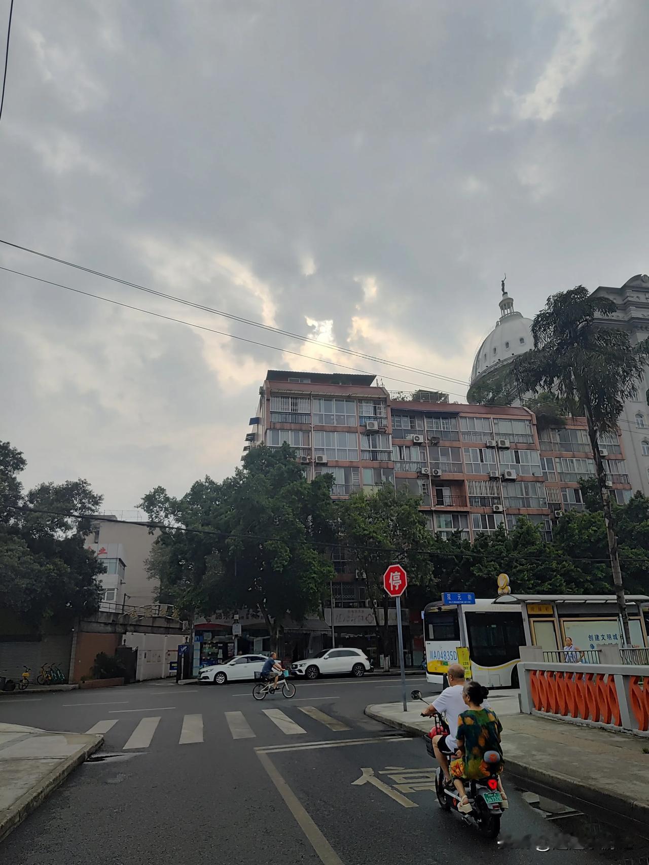 #用一个字评价中国足球#
