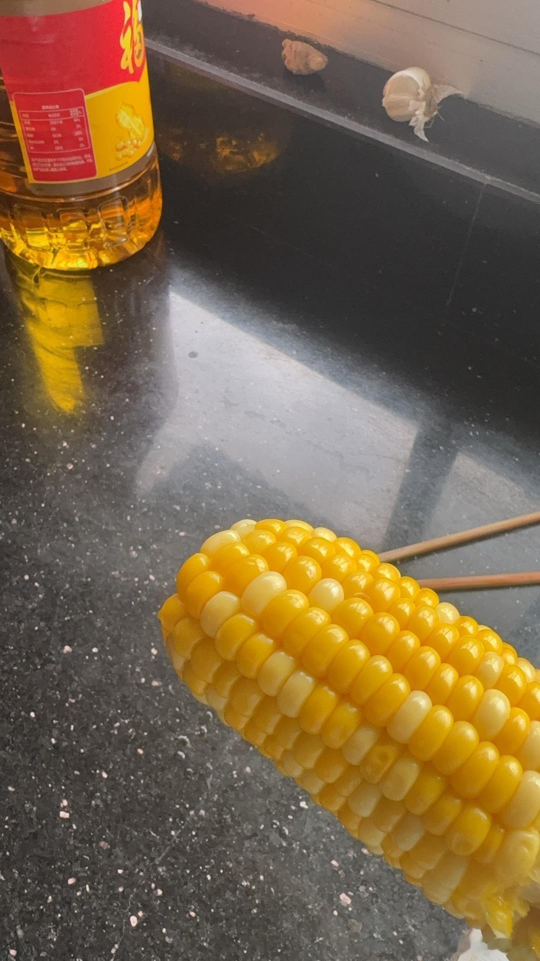 这个水果玉米，有点老 