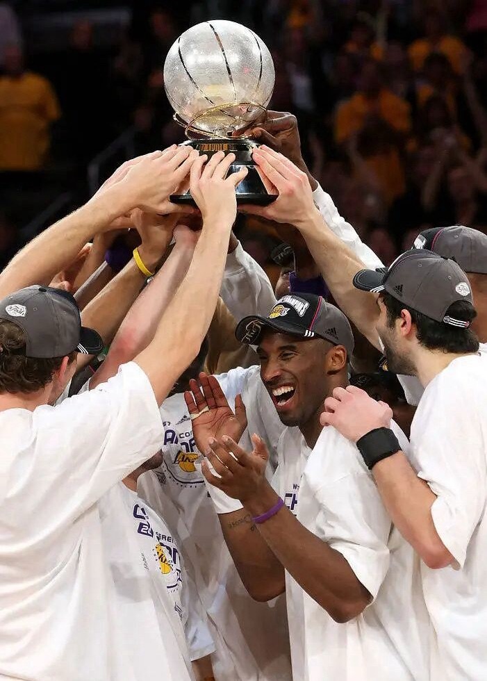 没有所谓的“最好年龄”，只有最好的心态。 岁月跑不过，时间追不上， 不如按自己喜