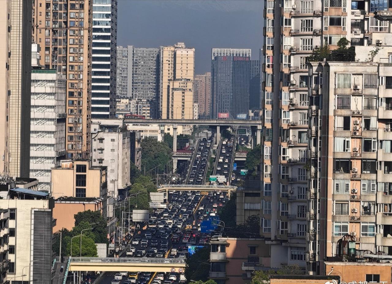 成都这个天气也是好的，来绝绝子了。当然2亿长焦，也确实霸气 ​