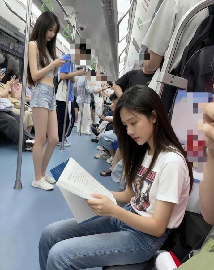 二选一，选一个做老婆，据说99%的人喜欢那个站着的？是真的吗？为什么？你会选择哪