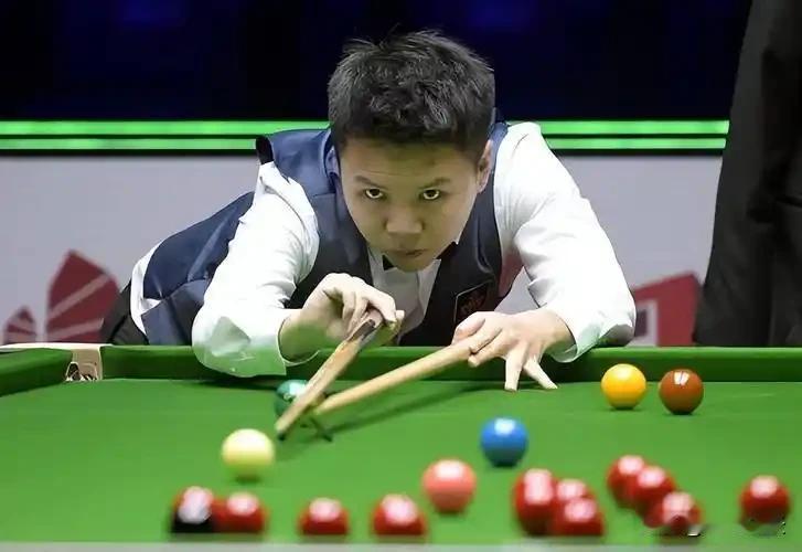 周跃龙后来居上绝杀韦克林
北京时间9月9日下午，2026年斯诺克英格兰公开赛16