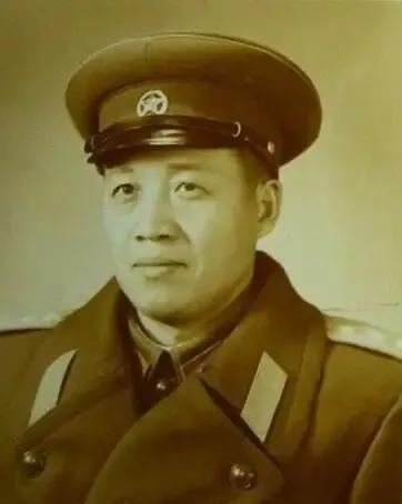 抗美援朝期间，一名团长奉命撤退，他却擅自带兵奔赴主力军战场，却万万没想到打得美军
