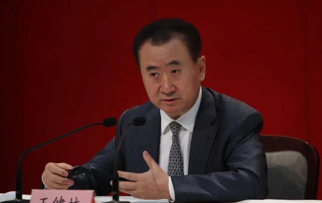 王健林没当过连续三年中国首富，也没在2025年被限制消费——因为2025年还没到