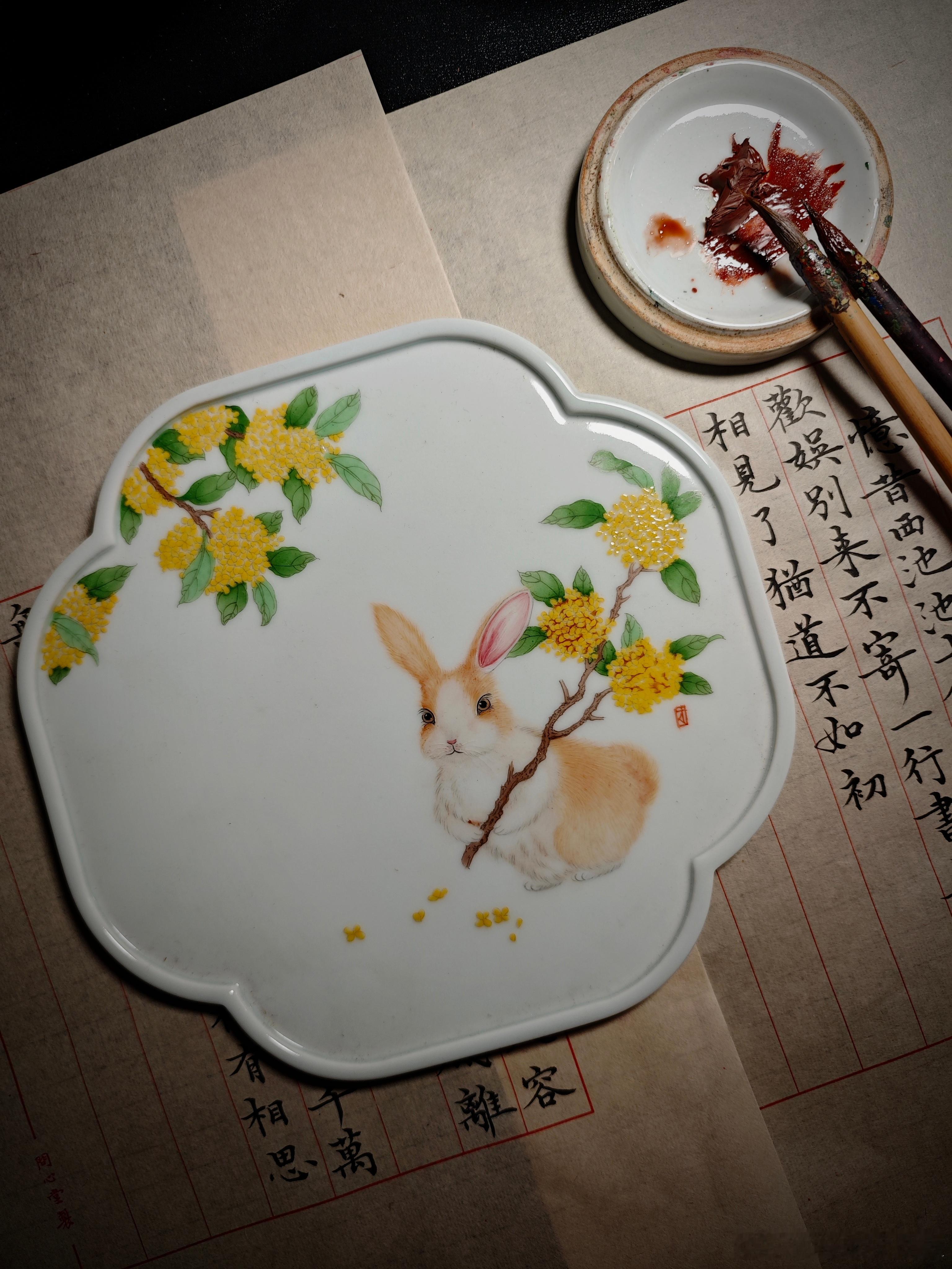 当店铺开始有人购买兔兔桂花，我就知道，中秋快来了。 ​​​