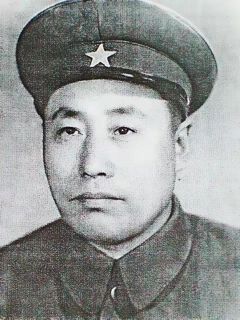1944年，东北抗联将领于天放在黑龙江被捕，他夜里借口上厕所，用烙铁狠狠砸向看守