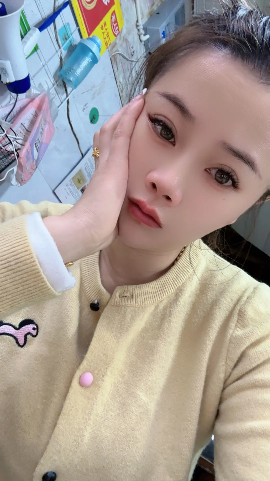 “有时候，在最无助的哪一刻，才发现自己原来什么都没有，心里空荡荡的，自...